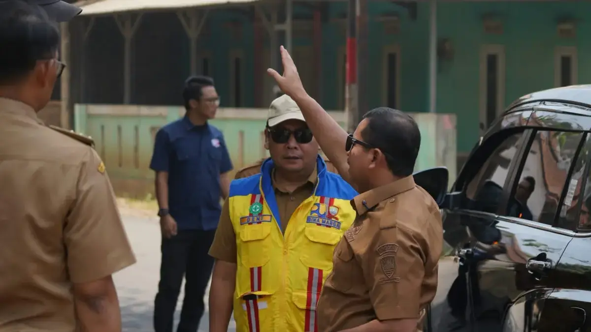 Tinjau Perbaikan Jalan Parakanmuncang-Sindulang, Bupati Dony Instruksikan Perbaikan Drainase Rawan Longsor Tinjau Perbaikan Jalan Parakanmuncang-Sindulang, Bupati Dony Instruksikan Perbaikan Drainase Rawan Longsor