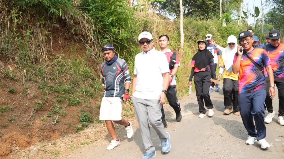 Jaga Kekompakan, Bupati Dony Ahmad Munir Lepas dan Ikuti Fun Walk Sabtuan Bersama Sumedang Walkers Jaga Kekompakan, Bupati Dony Ahmad Munir Lepas dan Ikuti Fun Walk Sabtuan Bersama Sumedang Walkers