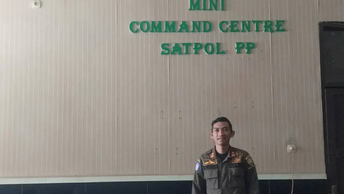 Satpol PP Tertibkan 73 Bangunan Liar Satpol PP Tertibkan 73 Bangunan Liar