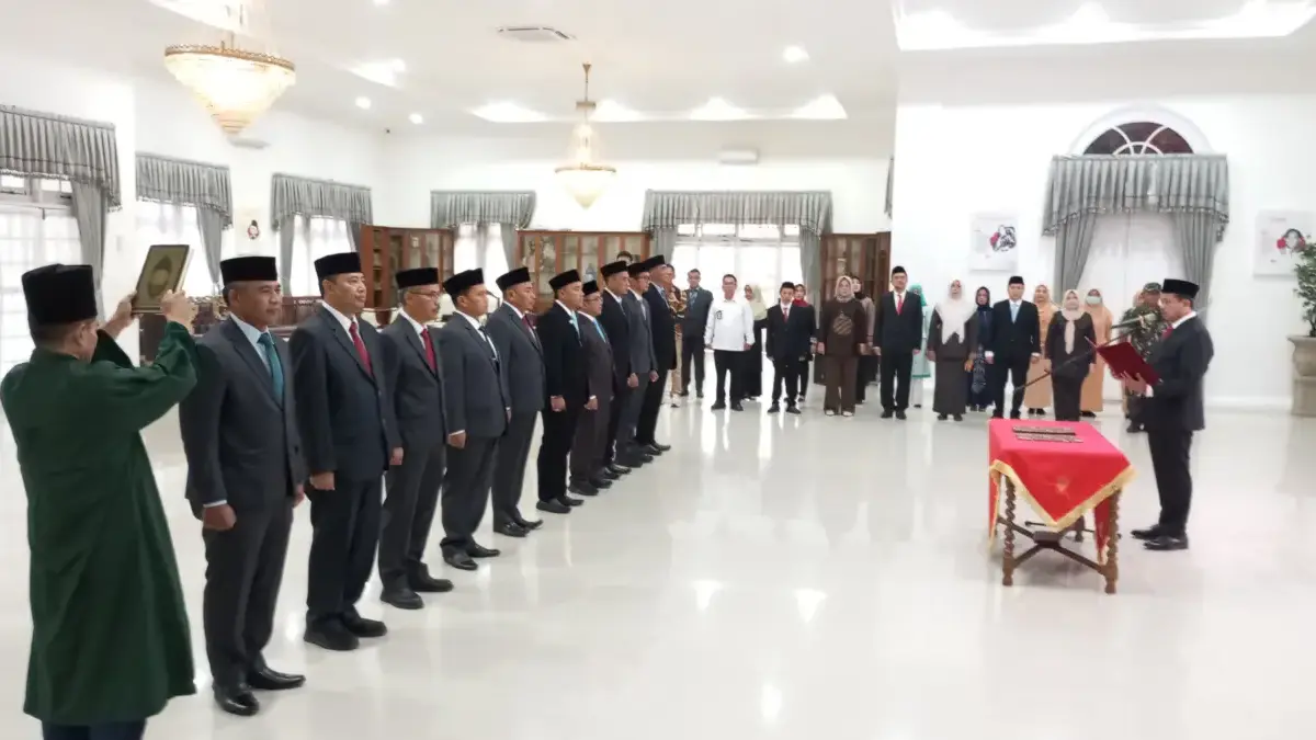 Lantik 10 Pejabat JPT Pratama, Bupati Tantang Target 100 Hari dan Kinerja