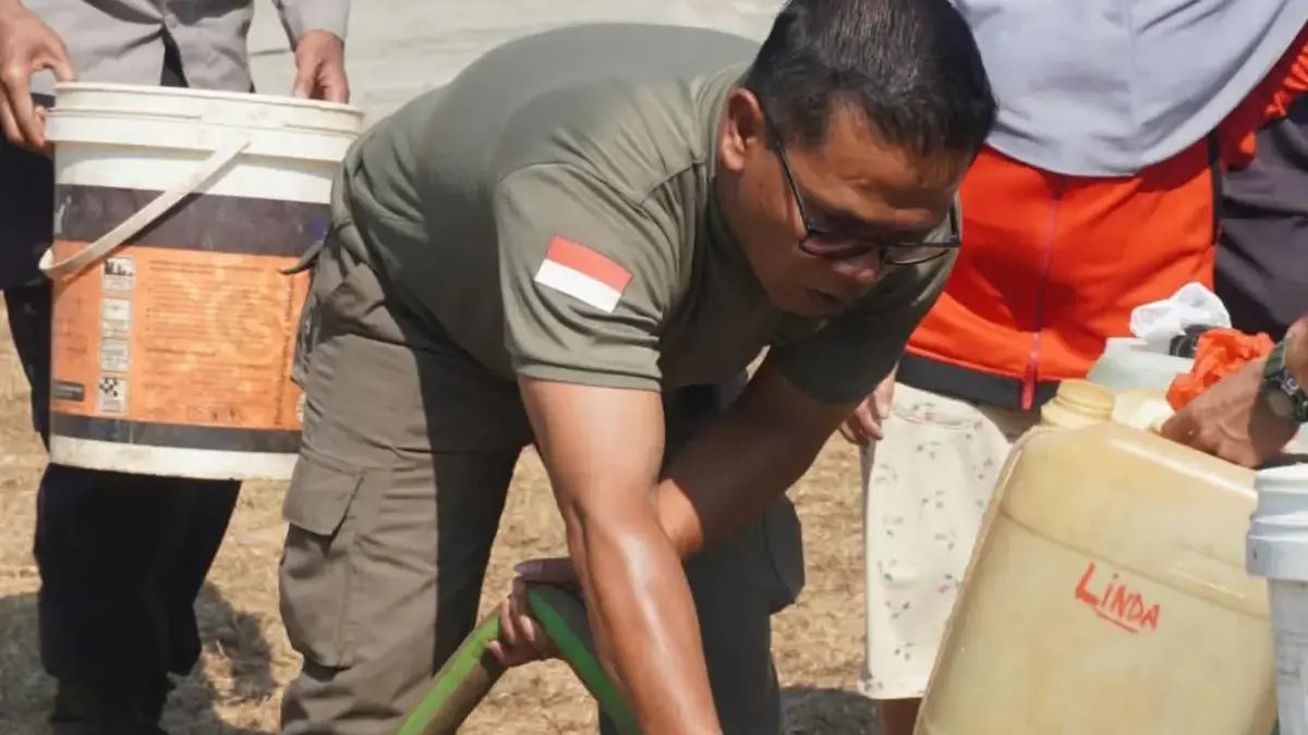 Warga Pasirhuni Dapat Bantuan Air Bersih