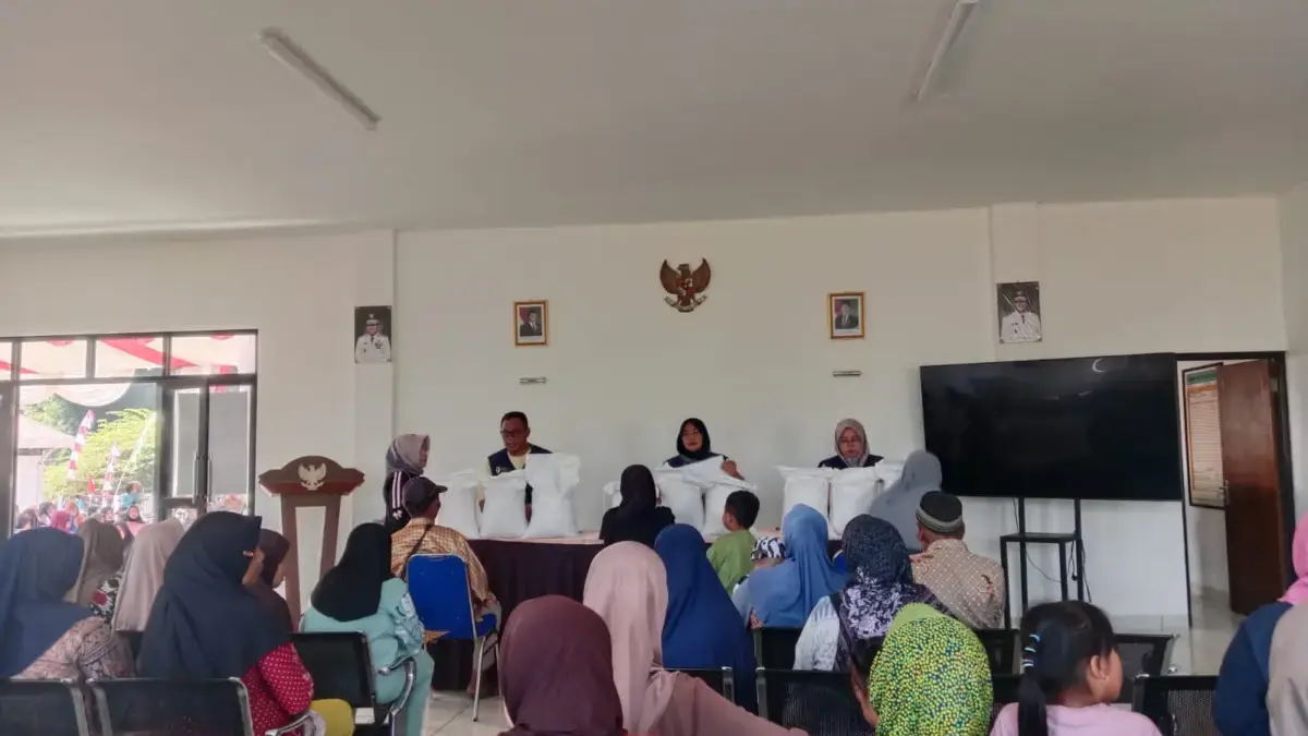 836 KPM Terima Bantuan Beras 836 KPM Terima Bantuan Beras