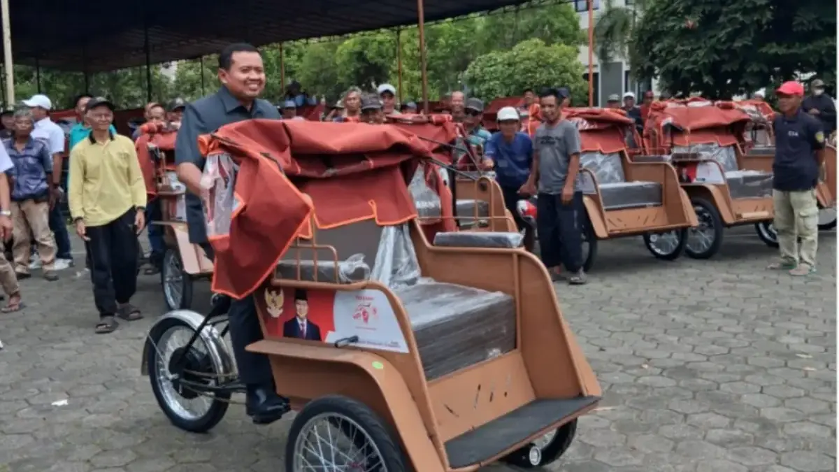 Sebanyak 220 tukang becak di Kabupaten Sumedang mendapat kesempatan mengikuti pelatihan penggunaan becak listr