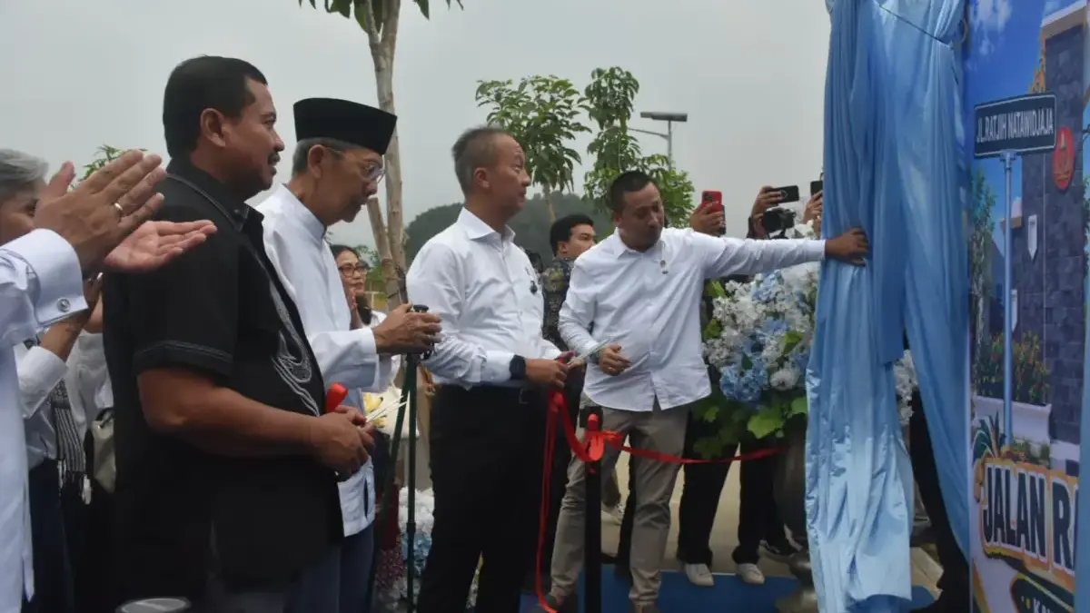 Nama Ratjih Natawidjaja kini diabadikan menjadi nama jalan yang menghubungkan kawasan Sport Center dengan Isl