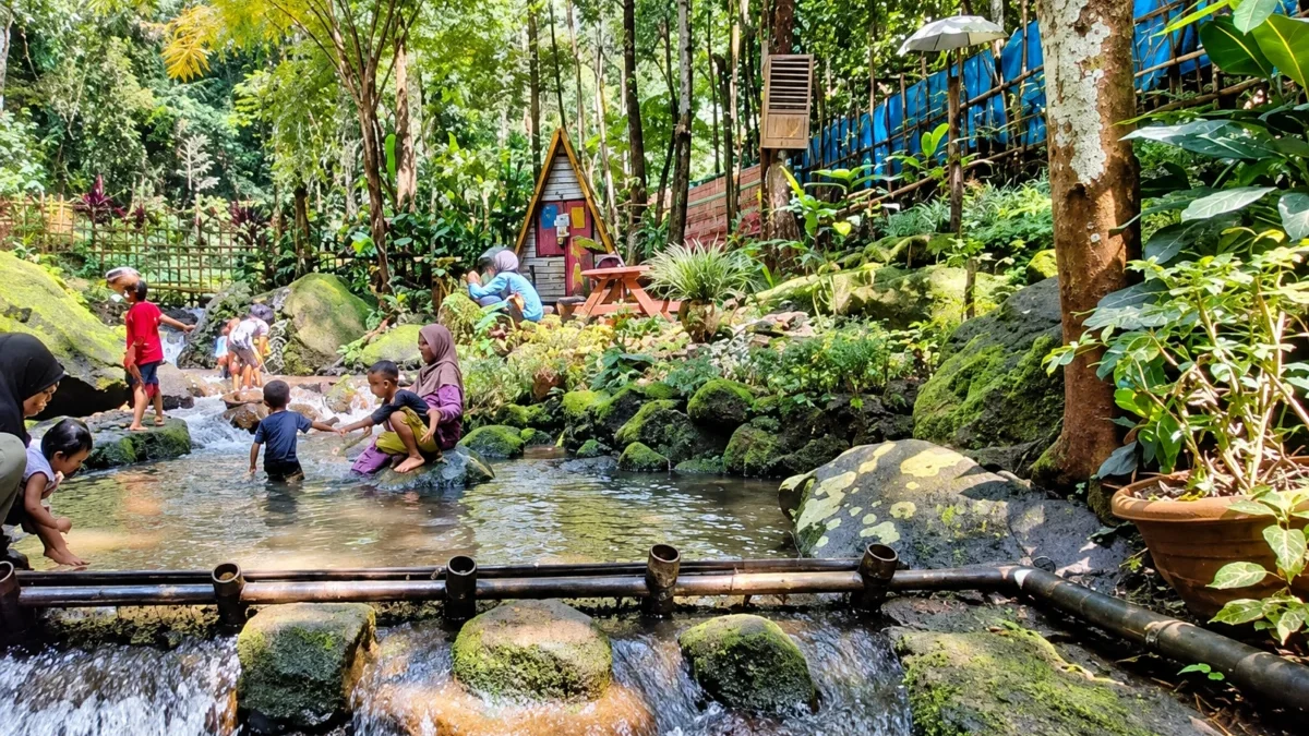 Curug Ciputrawangi, kesejukan di kaki Gunung Tampomas