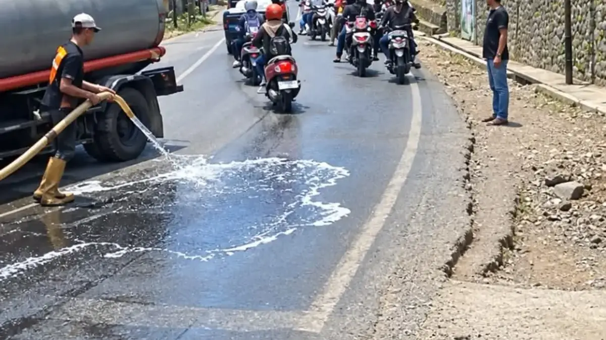 Debu Proyek Puskesmas Dikeluhkan Warga Debu Proyek Puskesmas Dikeluhkan Warga