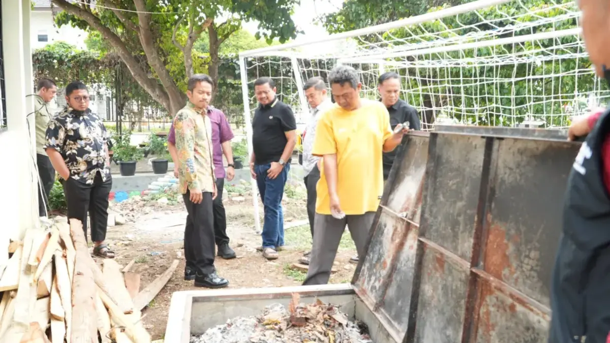 Tokoh Penggerak Lingkungan Apresiasi Bupati Dony Serius Bangun Ekosistem Digital dan Pengelolaan Sampah Tokoh Penggerak Lingkungan Apresiasi Bupati Dony Serius Bangun Ekosistem Digital dan Pengelolaan Sampah