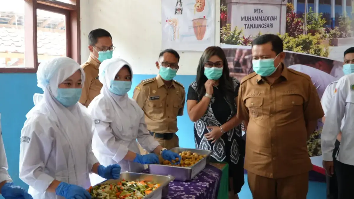 Bupati Sumedang Tinjau Uji Coba MBG Sistem Shokuiku, Dorong Peningkatan Kualitas Pelayanan Gizi Siswa Bupati Sumedang Tinjau Uji Coba MBG Sistem Shokuiku, Dorong Peningkatan Kualitas Pelayanan Gizi Siswa