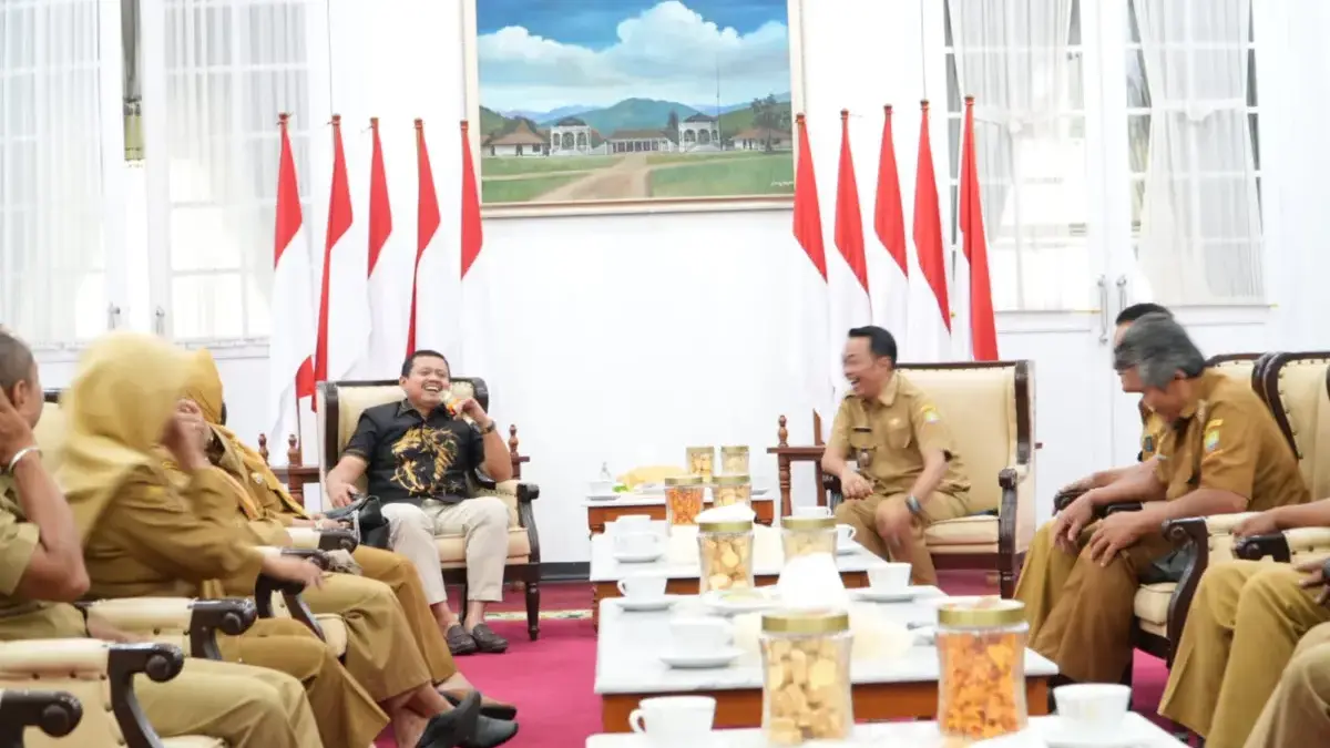Bupati Sumedang Apresiasi Pengabdian Kepala Desa, Dorong Pilkades Digital Berjalan Sukses Bupati Sumedang Apresiasi Pengabdian Kepala Desa, Dorong Pilkades Digital Berjalan Sukses