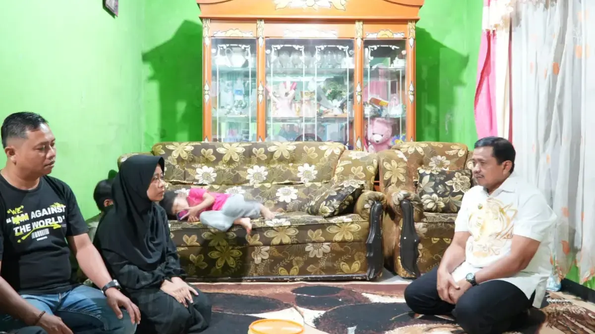 Bupati Dony Takziah ke Rumah Keluarga Driver Online Korban Kejahatan