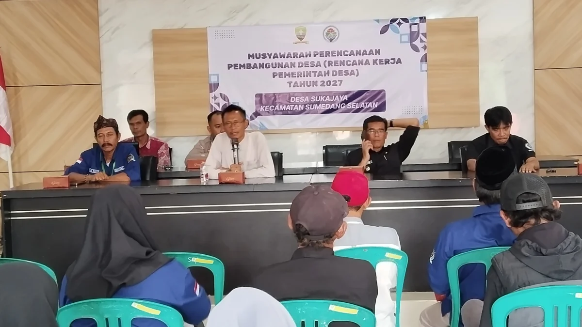Kepala Desa Sukajaya Sukana saat membuka musyawarah perencanaan pembangunan desa.