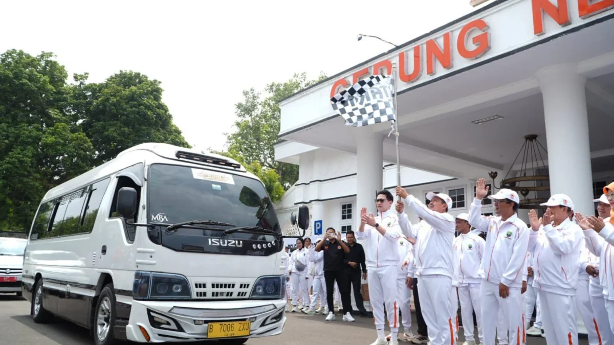 Bupati Dony Kukuhkan Kontingen Porprov XV, Sumedang Bidik 10 Besar Jawa Barat Bupati Dony Kukuhkan Kontingen Porprov XV, Sumedang Bidik 10 Besar Jawa Barat