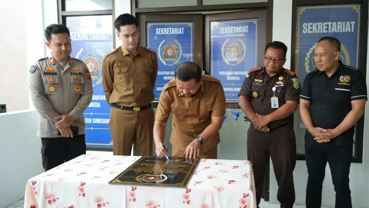 Resmikan Kantor Balai Wartawan PWI, Bupati Sumedang Dorong Pers Jadi Mitra Strategis Pembangunan